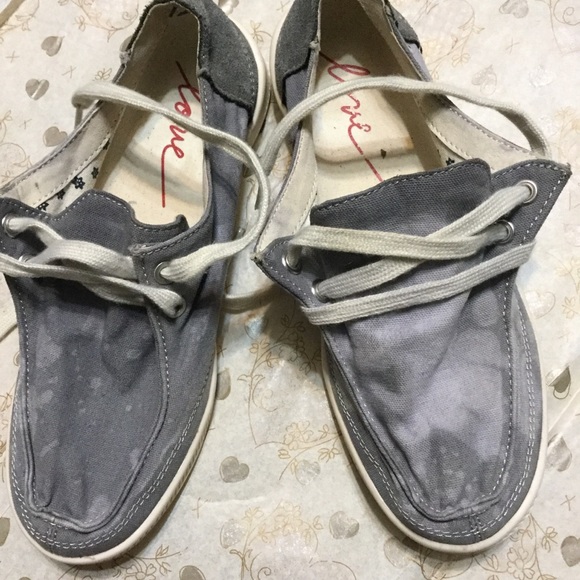 4 for $20 Love distressed gray sneakers size 6 - Picture 5 of 5